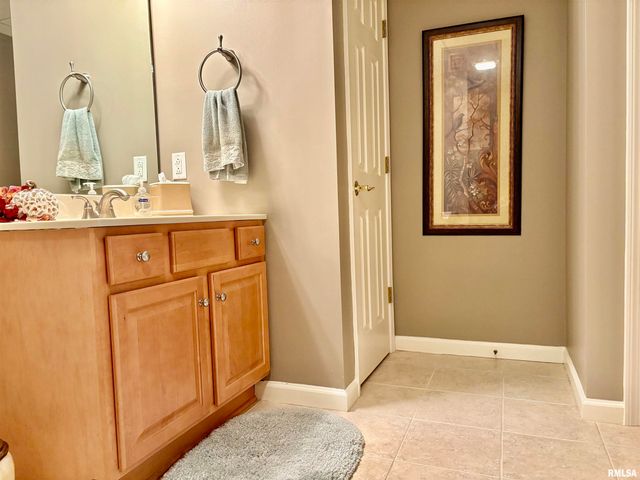 25 ELEANOR Lane, Jacksonville, IL 62650