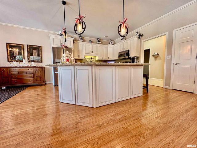 25 ELEANOR Lane, Jacksonville, IL 62650