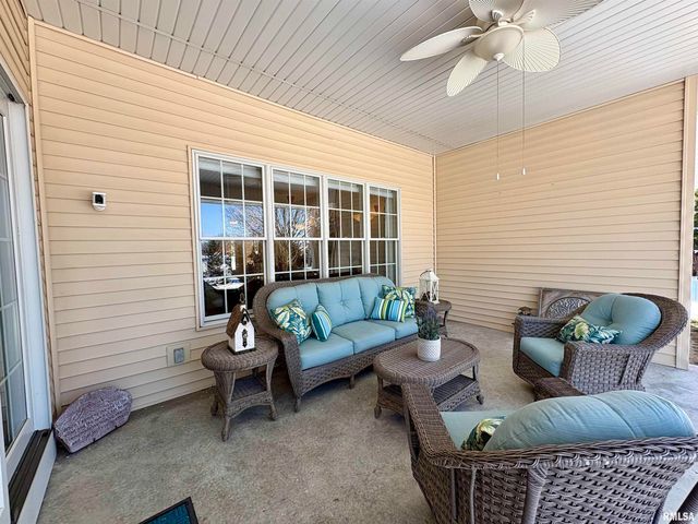 25 ELEANOR Lane, Jacksonville, IL 62650