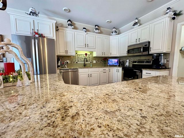 25 ELEANOR Lane, Jacksonville, IL 62650