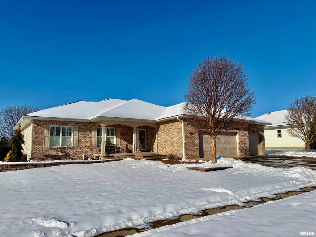 25 ELEANOR Lane, Jacksonville, IL 62650