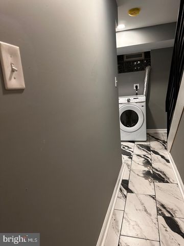 32 KENT RD, Upper Darby, PA 19082