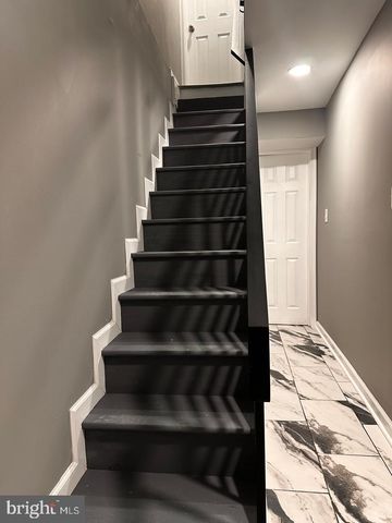 32 KENT RD, Upper Darby, PA 19082