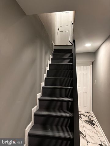 32 KENT RD, Upper Darby, PA 19082