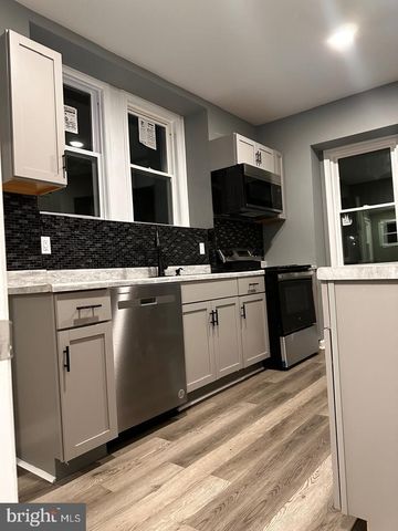 32 KENT RD, Upper Darby, PA 19082