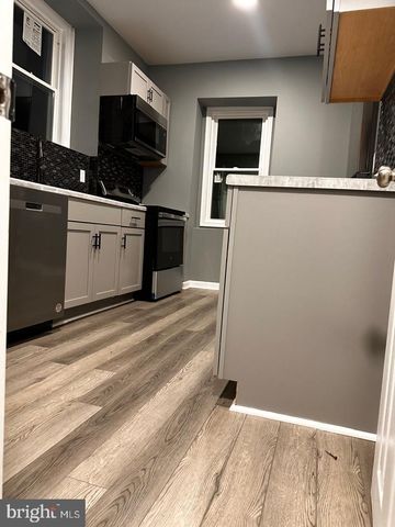 32 KENT RD, Upper Darby, PA 19082