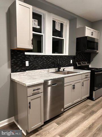 32 KENT RD, Upper Darby, PA 19082