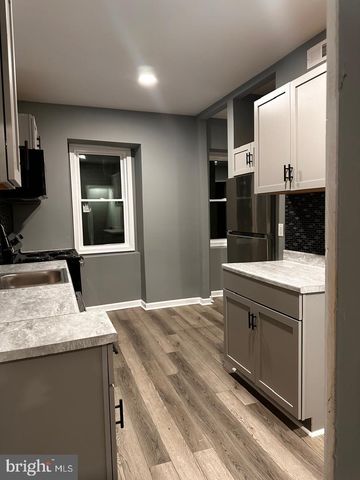 32 KENT RD, Upper Darby, PA 19082