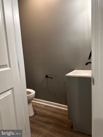 32 KENT RD, Upper Darby, PA 19082