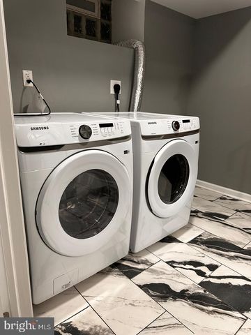 32 KENT RD, Upper Darby, PA 19082