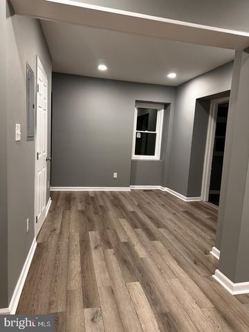 32 KENT RD, Upper Darby, PA 19082