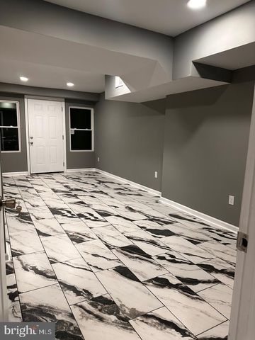 32 KENT RD, Upper Darby, PA 19082