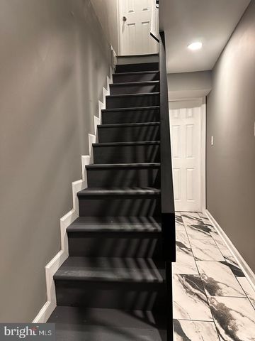 32 KENT RD, Upper Darby, PA 19082