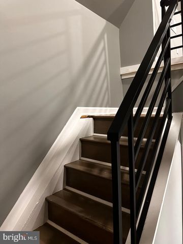 32 KENT RD, Upper Darby, PA 19082