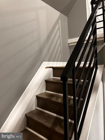 32 KENT RD, Upper Darby, PA 19082