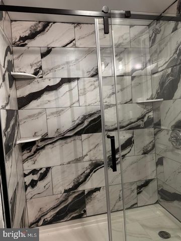 32 KENT RD, Upper Darby, PA 19082