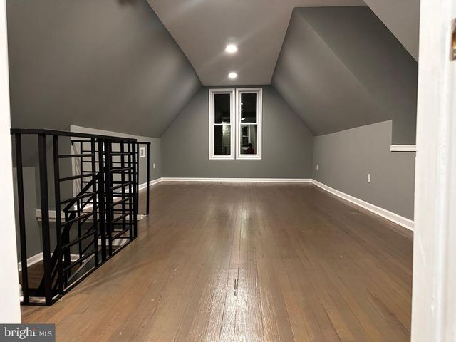 32 KENT RD, Upper Darby, PA 19082