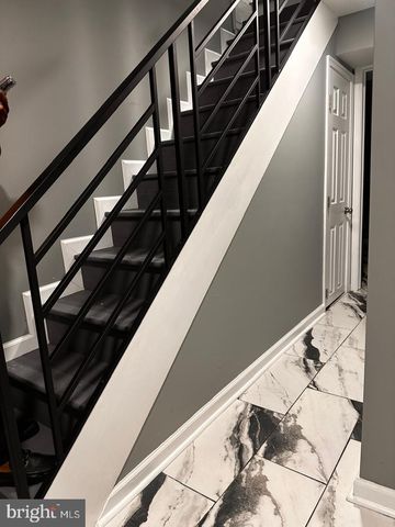 32 KENT RD, Upper Darby, PA 19082