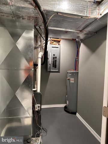 32 KENT RD, Upper Darby, PA 19082