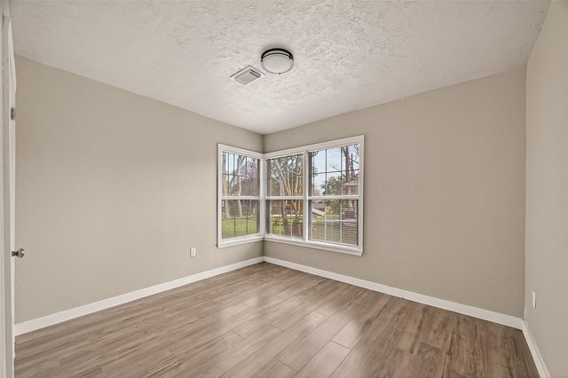 1221 Parkway Street, Baytown, TX 77520