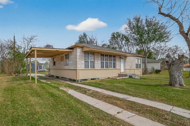 1221 Parkway Street, Baytown, TX 77520