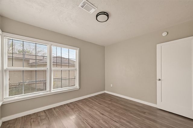 1221 Parkway Street, Baytown, TX 77520