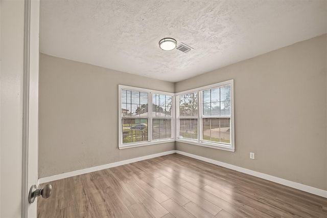 1221 Parkway Street, Baytown, TX 77520