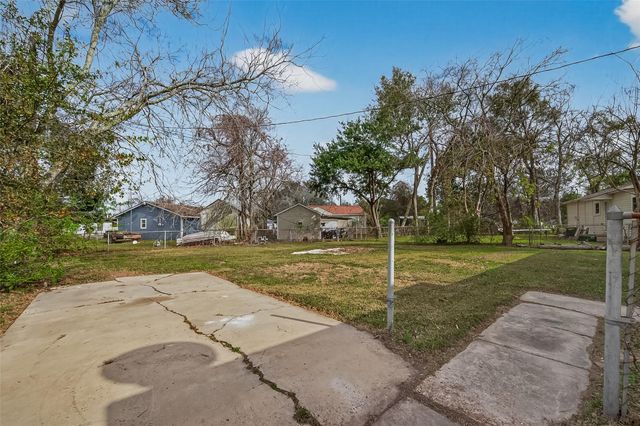 1221 Parkway Street, Baytown, TX 77520