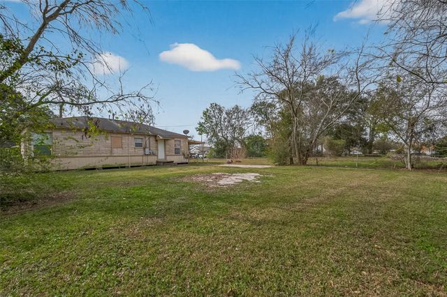 1221 Parkway Street, Baytown, TX 77520