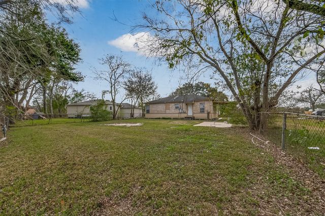 1221 Parkway Street, Baytown, TX 77520