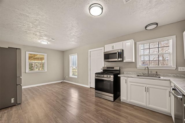 1221 Parkway Street, Baytown, TX 77520