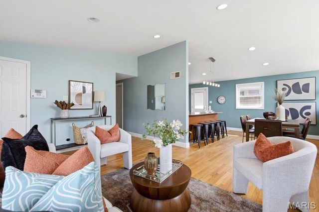 7827 Milan Avenue, University City, MO 63130