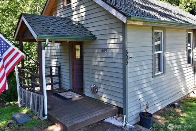 509 Second Street E, South Bend, WA 98586