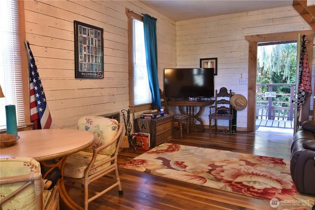 509 Second Street E, South Bend, WA 98586