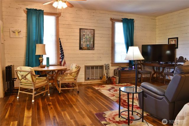 509 Second Street E, South Bend, WA 98586