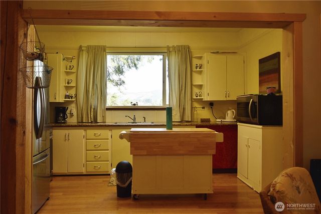 509 Second Street E, South Bend, WA 98586