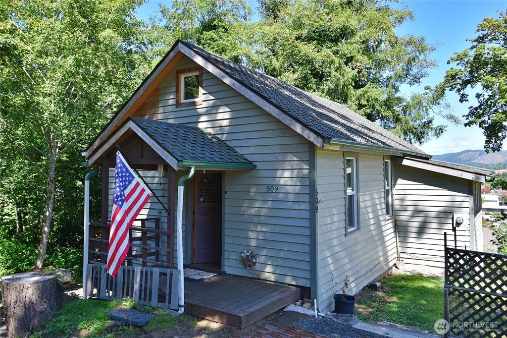 509 Second Street E, South Bend, WA 98586