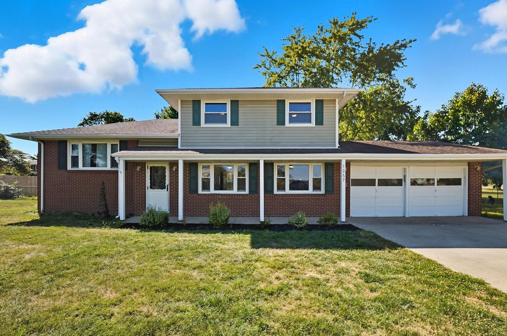 1067 Spring Lake Avenue, Washington Court House, OH 43160