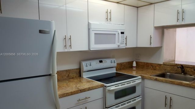 19701 SW 114th Avenue 266, Miami, FL 33157