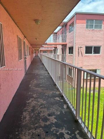 19701 SW 114th Avenue 266, Miami, FL 33157