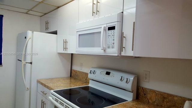 19701 SW 114th Avenue 266, Miami, FL 33157