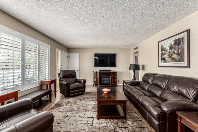 318 N 61ST Way, Mesa, AZ 85205