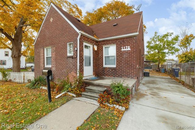 1178 Fort Park Boulevard, Lincoln Park, MI 48146