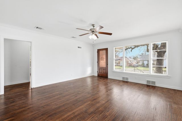 3013 Primrose Avenue, Fort Worth, TX 76111