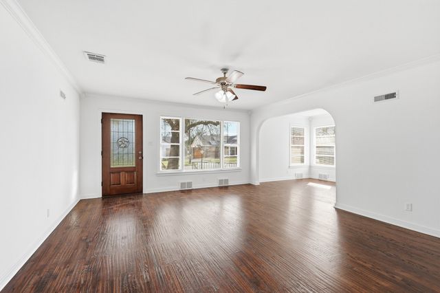 3013 Primrose Avenue, Fort Worth, TX 76111