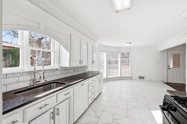 3013 Primrose Avenue, Fort Worth, TX 76111