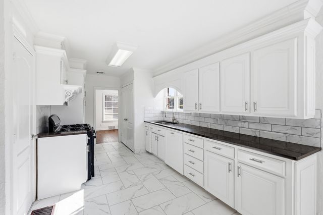 3013 Primrose Avenue, Fort Worth, TX 76111