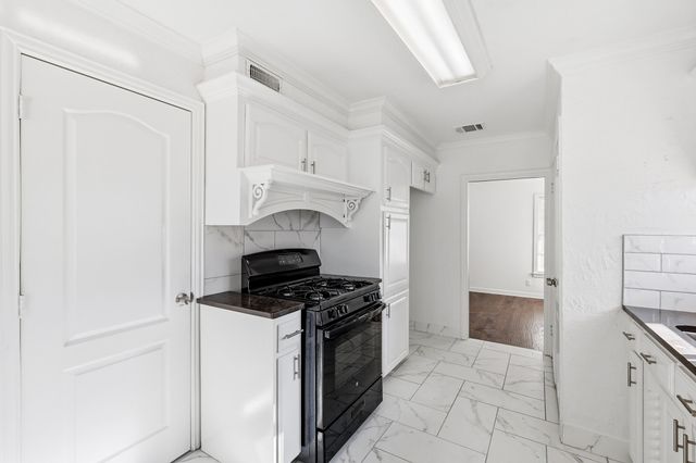 3013 Primrose Avenue, Fort Worth, TX 76111