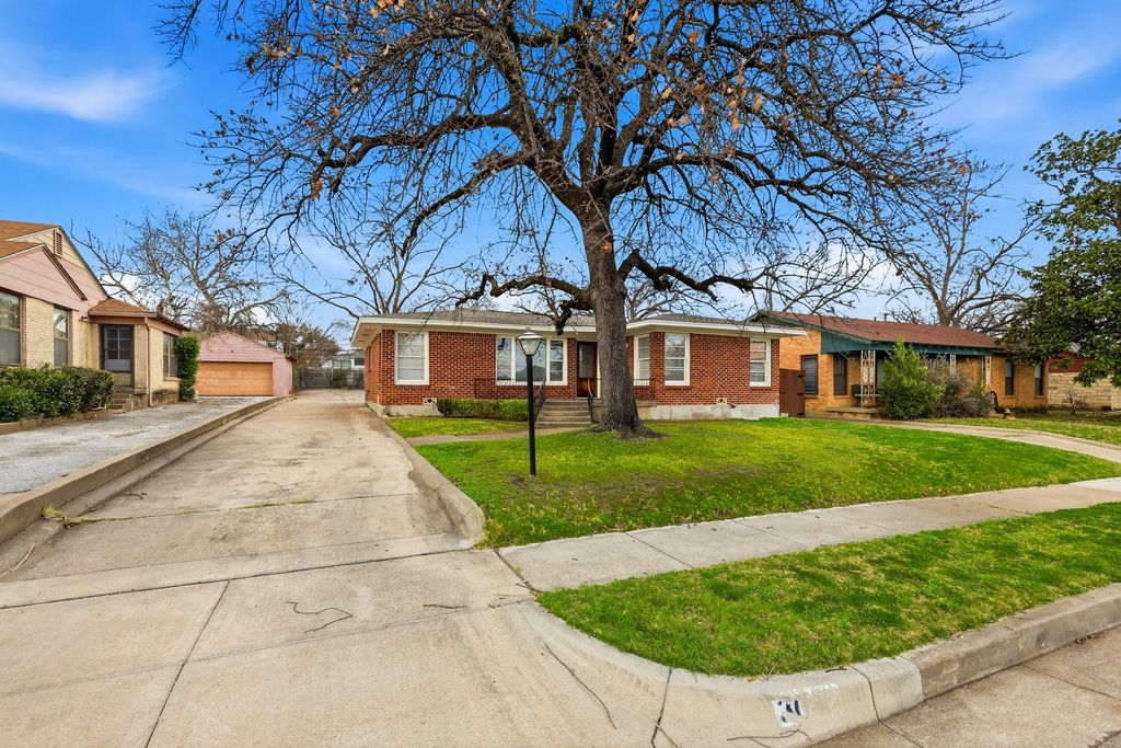 3013 Primrose Avenue, Fort Worth, TX 76111