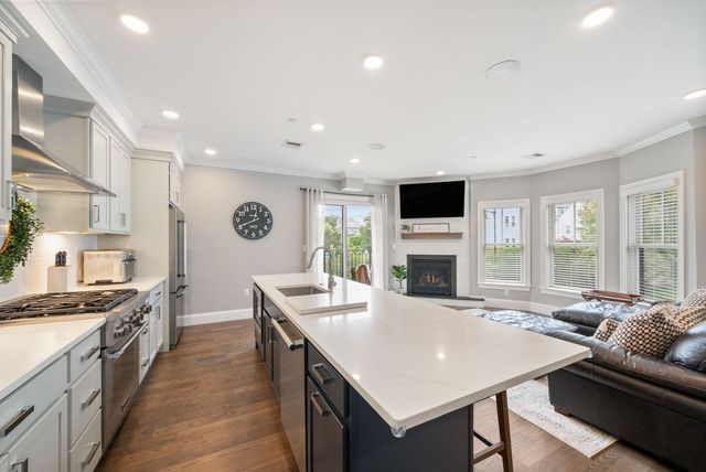 138 Neponset Ave 4, Boston, MA 02122